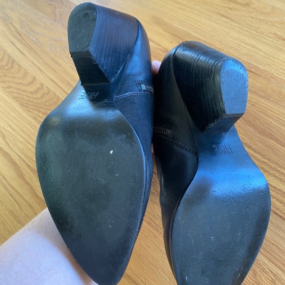 FRYE REINA GENUINE LEATHER WESTERN ZIP BOOTIES IN BLACK WOMANS SIZE 7.5 - Picture 8 of 9